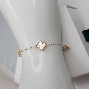 18K Yellow Gold White Mother of Pearl Clover Bracelet Size 7 9mm Au750 NEW
